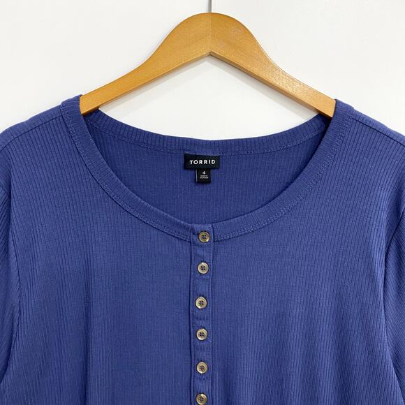 Torrid Knit Top Women's Size 4 Blue Solid Print Short Sleeve Round Neck Blouse - Picture 3 of 9